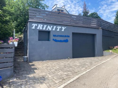 Trinity in 巴拉頓奧爾馬迪