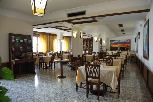 Паб/Коктейль-бар, Hotel Mega Mare in Віко Екуенсе