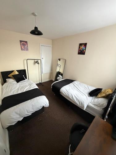 Spacious 3-bedroom house on Wordsworth Road in 拉德福德
