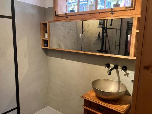 Bathroom, PinkDeer Balcony Apartment - Next to Photo Point in Hallstatt