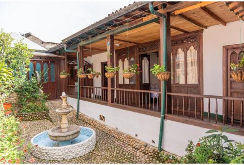Entre Patios y Tapias