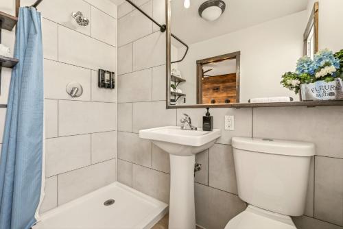 Aqua Aire Inn & Suites - image 3