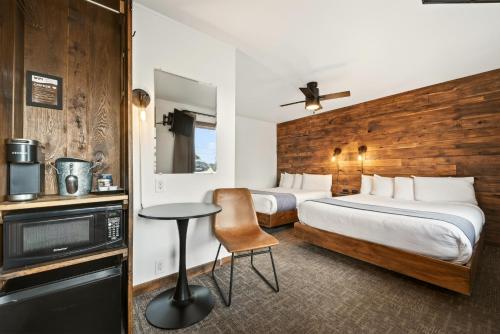 Aqua Aire Inn & Suites - image 6