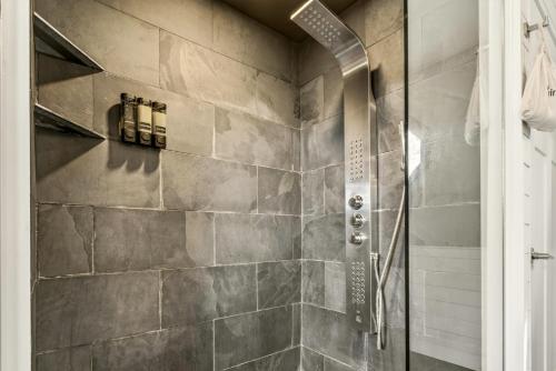 Aqua Aire Inn & Suites - image 11