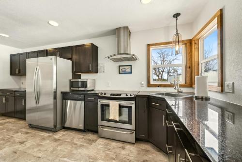 Aqua Aire Inn & Suites - image 13