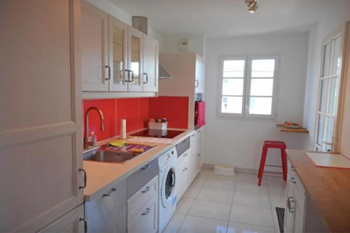 Bright Flat In The Heart Of Saint Tropez - image 4