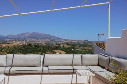 Beautiful villa with private pool and mountain views in Jimena De La Frontera