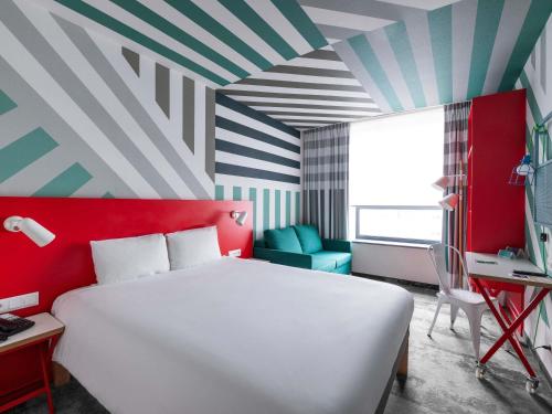 room detail thumbnail 1