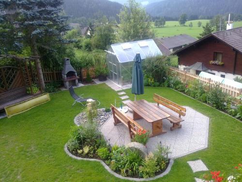 Dārzs, Bauernhof Unterkrug in Zedlitzdorf