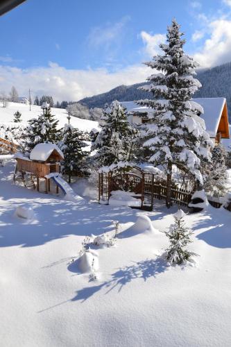 Spēļu laukums, Bauernhof Unterkrug in Zedlitzdorf