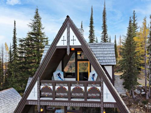 Ski-InSki-Out Schweitzer Chalet Private Hot Tub - Guest Favorite in סנדפוינט(אי די)