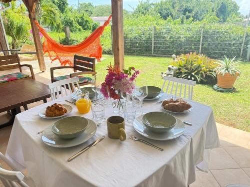 puutarha, Kaz a Lilou au Lamentin - 5 Min de l'hôpital Mangot Vulcin (Kaz a Lilou au Lamentin - 5 Min de l'hopital Mangot Vulcin) in Le Lamentin