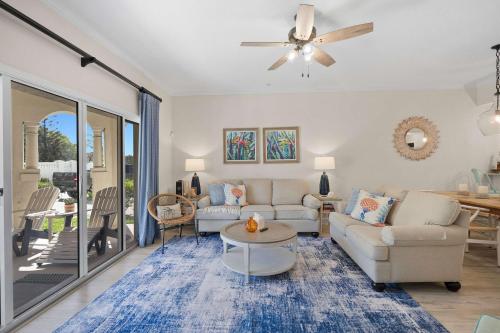 Bright Beach Condo Pool Spa Comfy Beds Patio – khách sạn tại Bãi biển Butler