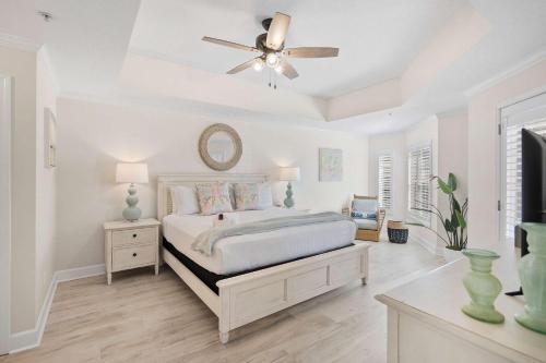 Bright Beach Condo Pool Spa Comfy Beds Patio in Butler Beach