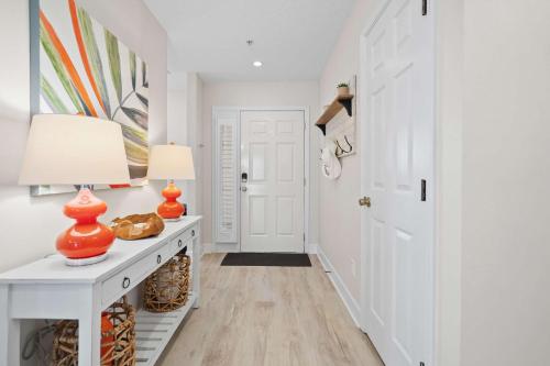 Bright Beach Condo Pool Spa Comfy Beds Patio in Butler Beach