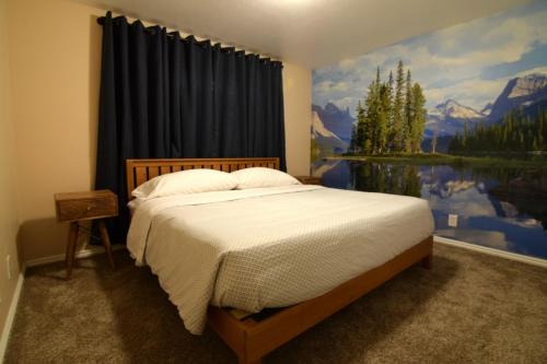 6 King Bedrooms, Sleeps 20, 8 Rooms, Bikes, HotTub in Lindon