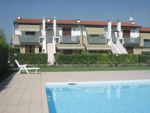 Charming Apartment with Pool Near Lazise Historic Centre