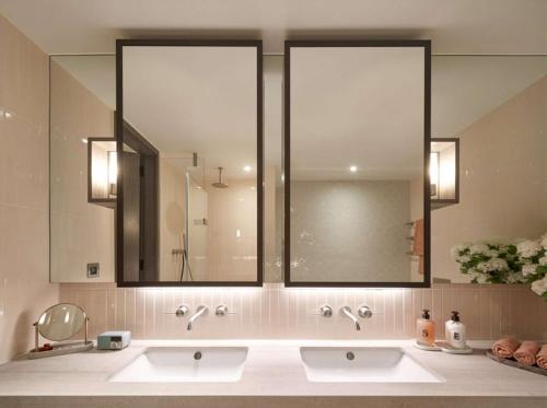 Poetic 4th Floor London Family Penthouse - image 2