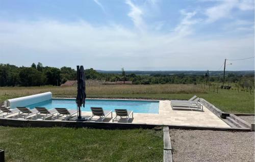 Peldbaseins, Charmante Maison Avec Piscine in Saint-Aubin-de-Cadelech