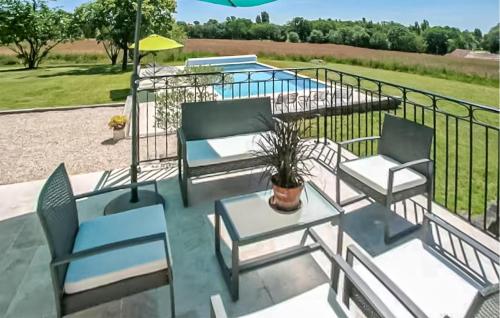 Peldbaseins, Charmante Maison Avec Piscine in Saint-Aubin-de-Cadelech