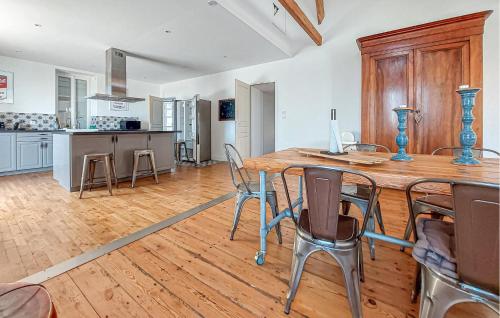 virtuve, Charmante Maison Avec Piscine in Saint-Aubin-de-Cadelech