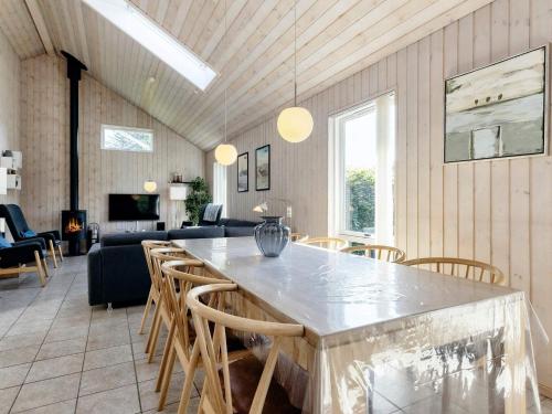 Comoditats, 10 person holiday home in Storvorde-By Traum in Egense