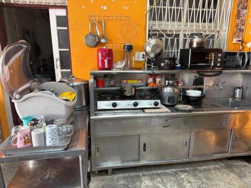 Kitchen, 背包客棧Backpackers Hostel in Kenting