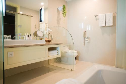 room detail thumbnail 2