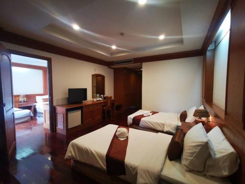 room detail thumbnail 2