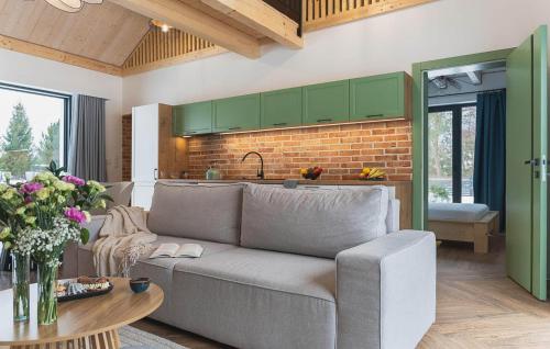 кухня, Stunning Home In Dmuchowo With Wifi in Жарновец