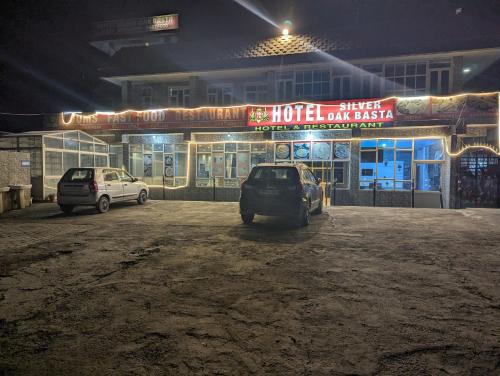 Silver oak Hotel and Restaurant in Bagla
