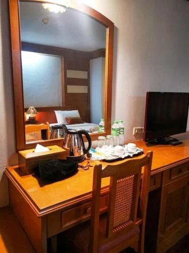 room detail thumbnail 2