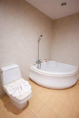 room detail thumbnail 2