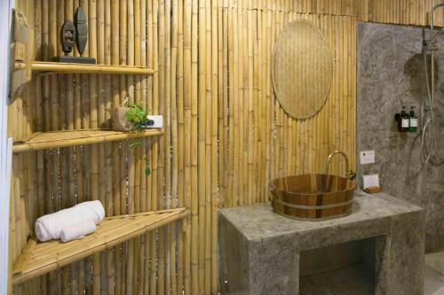 Bathroom, Orion Healing Centre in Ko Pha-ngan