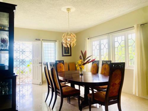Sandys Oceanview Vacation Villa & Venue- 5-7bd in พอร์ต มาเรีย