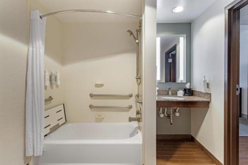 Hilton Garden Inn Houston NW America Plaza - image 38