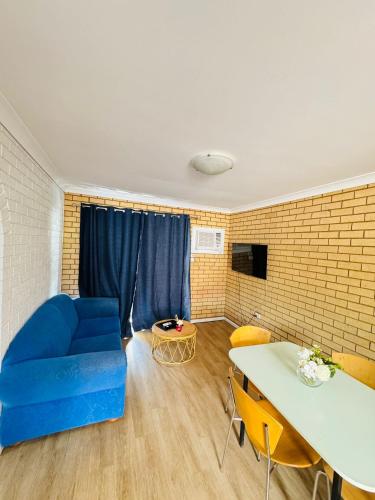 Shared lounge/TV area, Ocean View Villas in Geraldton