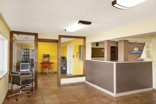 Lobi, Days Inn by Wyndham Champaign/Urbana in Champaign (IL)
