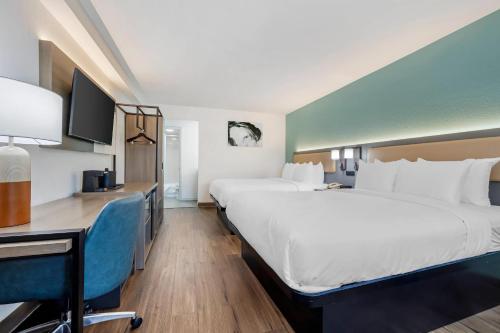 2 queen beds
