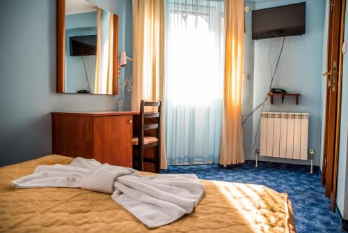 Single Room with Balcony image 8