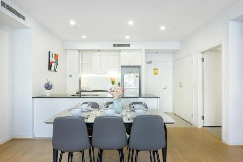 Ryde · Comfortable 2BR Stay near Shopping Centre Sydney 
