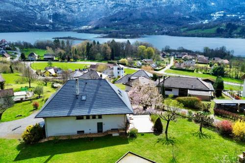 Beautiful villa on the slopes of Lake Aiguebelette! in Saint-Alban-de-Montbel
