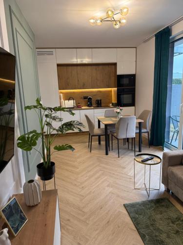 Skytravel Apartment Pileckiego- Near Modlin Airport in Чоснув