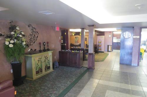 Rocky Inn Express in Rocky Mountain House