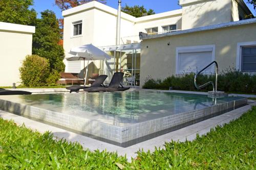 مسبح, Joan Miro Hotel in Cantegril