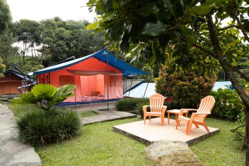 Glamping Camphills – khách sạn tại Núi Salak