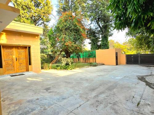 Ivory Door Suite Islamabad - image 13
