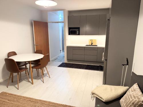 HHH Enjoy Helsinki with 7th floor views and comfort, free parking in Porslax