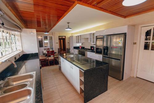Karen Crown 5BR Villa in ไนโรบี