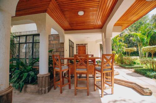 Karen Crown 5BR Villa in ไนโรบี